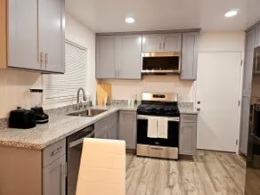 Looking for a rest stop? House by Fwy 5 & lakes! - Image 3