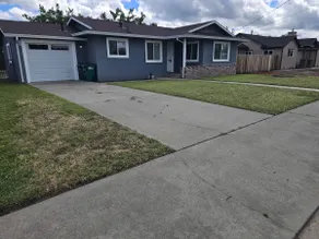 Looking for a rest stop? House by Fwy 5 & lakes! - Image 2