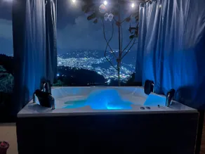 Elegant cabin with jacuzzi - Image 2