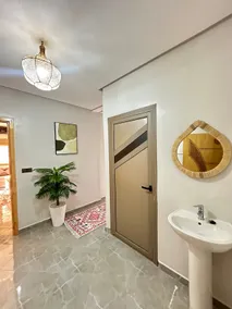 HoodHouses luxury apartment - Image 4