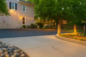 Cozy 1-bed Charming Apartment - Image 2