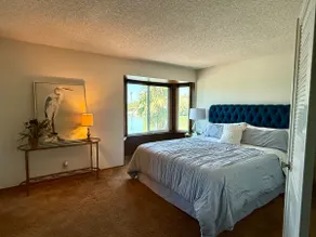 Willow Lake Waterfront Retreat - Image 4