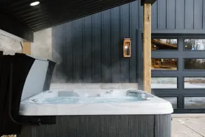 Ivy Lane Cabin & Sports Bar - Image 4