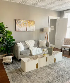 Cozy Historic Getaway Near Downtown & Riverfront - Image 2