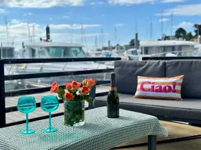 Les Cocons d'Agathe: Fleur d'Ô – Lodge Boat - Image 2