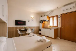 Cozy studio apartment with parking. - Image 5