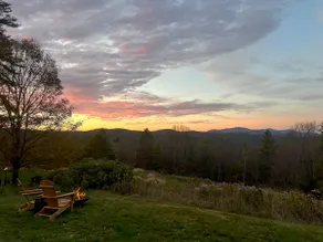 Meadow Suite | Mountain Views & Sauna - Image 5
