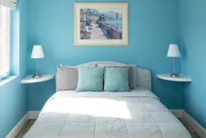 Beautiful First Flr, 2-Bedroom Apt w/ Free Parking - Image 3