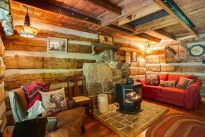 Annie's Cabin - Image 4