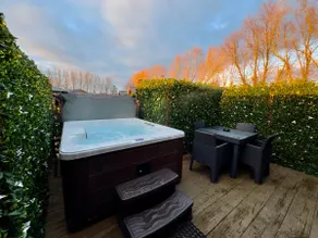 Idyllic Country Lodge with Hot Tub & Log Burner - Image 3