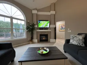 Contemporary Villa- Families & Contractors Welcome - Image 3