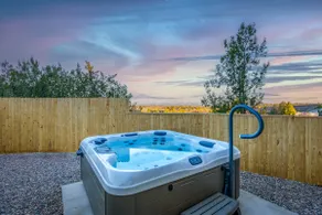 King Bed Galore | Hot Tub | Arcade | Stylish Boho - Image 2