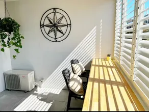 Contemporary studio apartment with city views - Image 3
