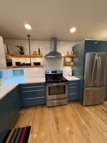 Cozy Detached Stay. Walk to Eats/Transit/Grocery - Image 3