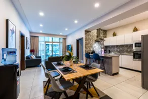 El Mufasa Skynest - Urban Luxury with Balcony, Infinity Pool, Gym & Sauna - Image 2