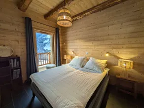Lodge – View – 4 bedrooms – 2 bathrooms – 10 - Image 3