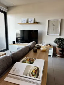 A Warm Modern Flat with Stunning City View · Bikia - Image 3