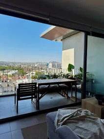 A Warm Modern Flat with Stunning City View · Bikia - Image 2