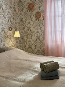 Cozy 4p stuga with fireplace in seaside resort - Image 4