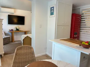 Modern Escape Coorparoo (Pet Friendly) - Image 2