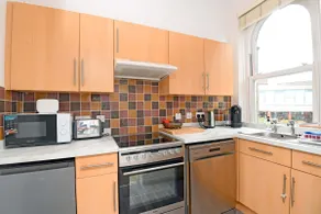 Harrogate Self Catering -Kings Suite-Private Parking-Overlooking H-C-C - Image 5