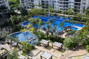Beautiful Resort-Style Condominium Bar Near the Beach - Image 2