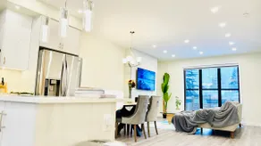 Spacious 3Story|Sleeps 8|Near Roger, UofA&more - Image 2