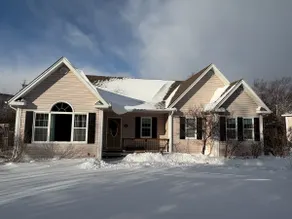 Home on the Humber River-12 Mins to Corner Brook - Image 2