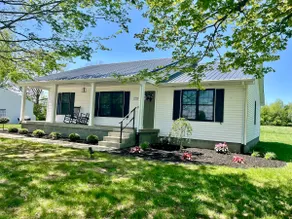 Hearth & Heartland Farmhouse on 3 private acres - Image 3