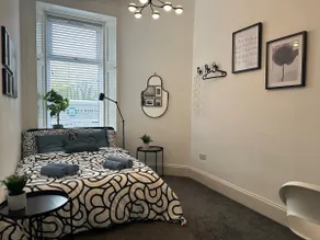 Bright and spacious apartment near Glasgow - Image 3