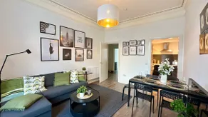 Bright and spacious apartment near Glasgow - Image 2