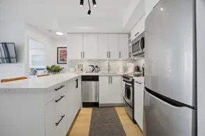 Cozy Fort York 1BR by Lake, RBC theater + Parking - Image 5