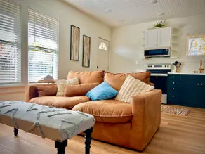 Gorgeous loft downtownSherman washer dryer WiFi - Image 2