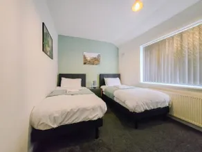 Charming 3-Bedroom Home Near NEC, Birmingham Airport & Bullring - Image 3