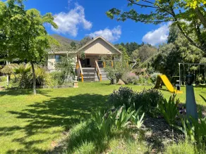 Brewery Lake House - sleeps 8 - Image 2