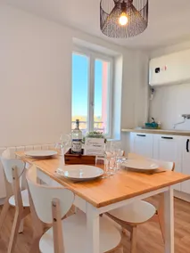 50 m2 with castle view - Comfortable - Fan - Image 3