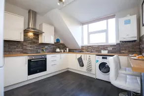 Central Flat Near Station • Free parking • WIFI - Image 4