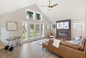 Newly Renovated Lake House - Image 3