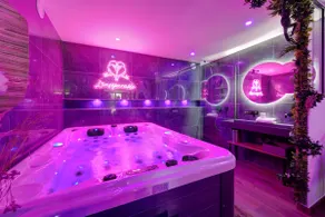 The Inseparable. Relaxation. Zen. Jacuzzi • Parking - Image 5
