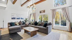 Chalet- 4BR(7beds)/Bar/Hottub/Fireplace/Pool - Image 2