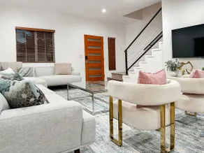 5-Star Private House 5 Rooms | Up to 18 guests - Image 2