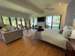 Lake House Escape - Lake Front Couples Retreat! - Image 3