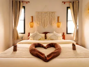 Casa Eden - Double King Bed - Peaceful Garden Retreat - 4K SmartTV - Image 5
