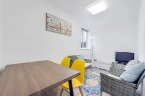 5-bedroom House in Morden, London (Zone 4) - Image 4