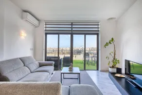 Penthouse | Sea-View Balcony & Workspace - Balluta - Image 2