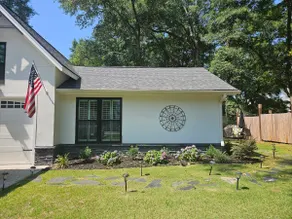 Teacup Cottage, a charming Summerville getaway - Image 2