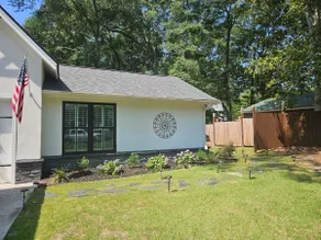 Teacup Cottage, a charming Summerville getaway - Image 3