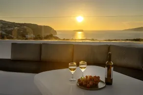 Deluxe Villa with Private Pool & Caldera View - Image 3