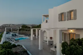 Deluxe Villa with Private Pool & Caldera View - Image 5
