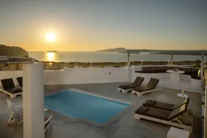 Deluxe Villa with Private Pool & Caldera View - Image 2